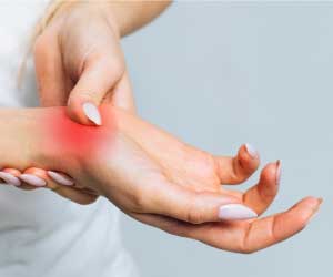 Wrist pain treatment by physiotherapist zirakpur 